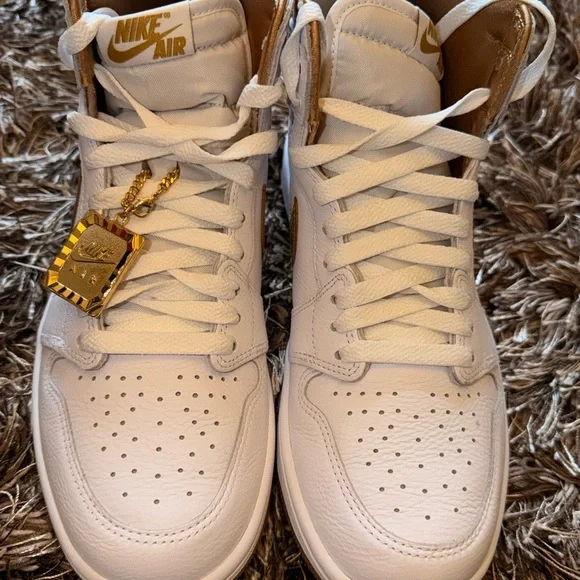 Nike White and Gold Women's Sneakers - Picture 5 of 8